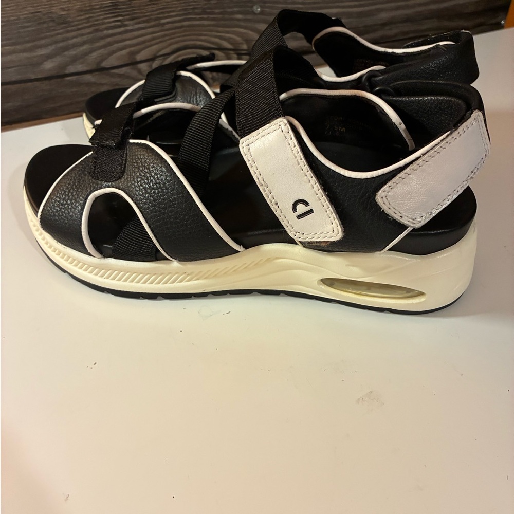 Earth Black and Cream Sport Sandals